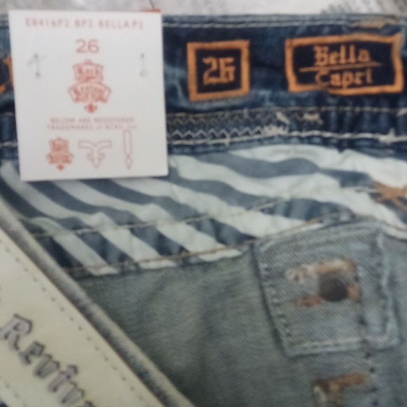 Rock Revival Capri 26 Bella Embroidered Distressed NWT - Picture 7 of 13